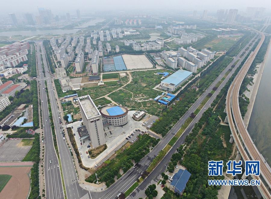 Henan : un batiment universitaire en forme de W.C