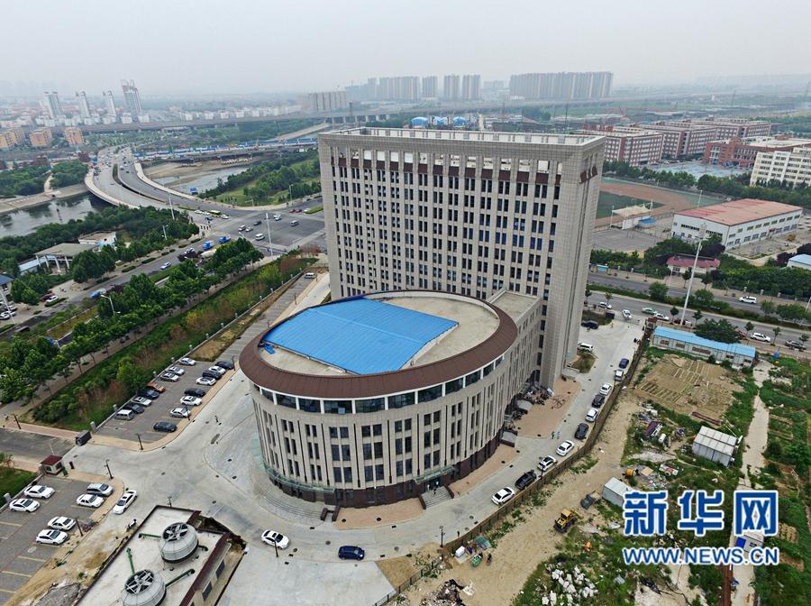 Henan : un batiment universitaire en forme de W.C