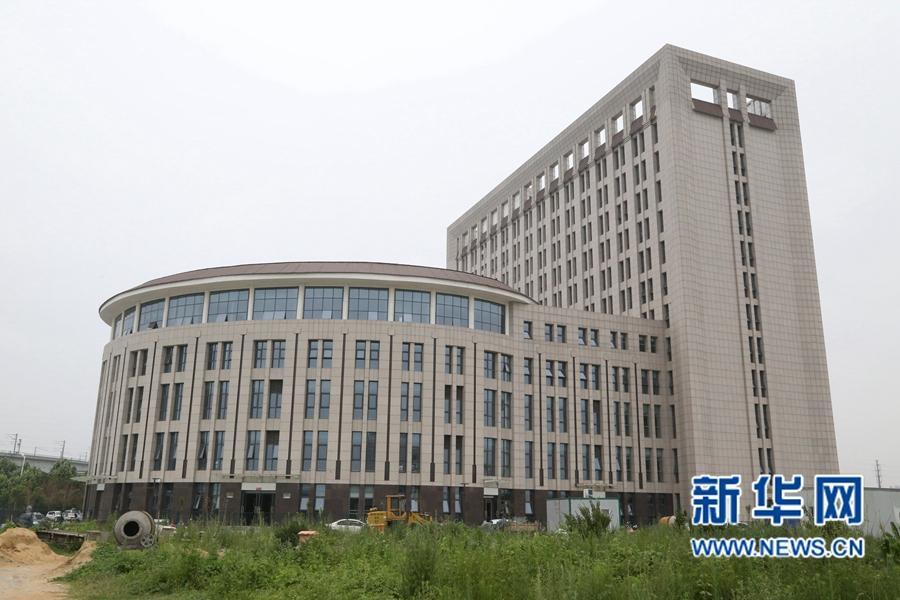 Henan : un batiment universitaire en forme de W.C