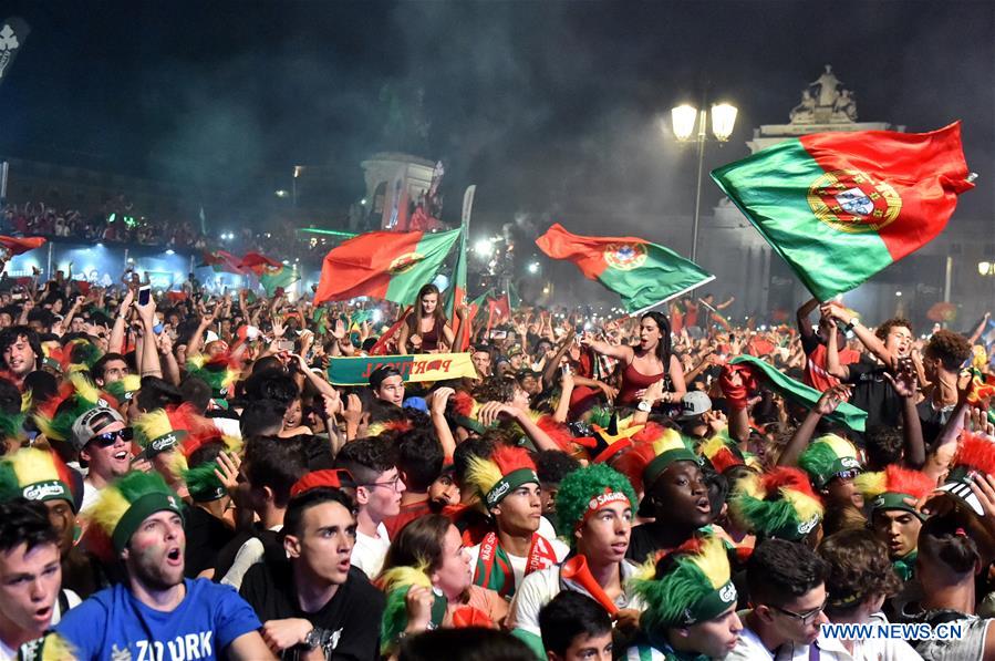 Les supporters célèbrent la victoire de l'équipe du Portugal dans l'Euro 2016