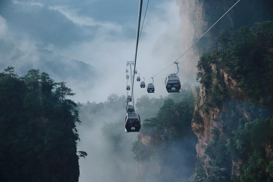 Paysages de brume à Zhangjiajie