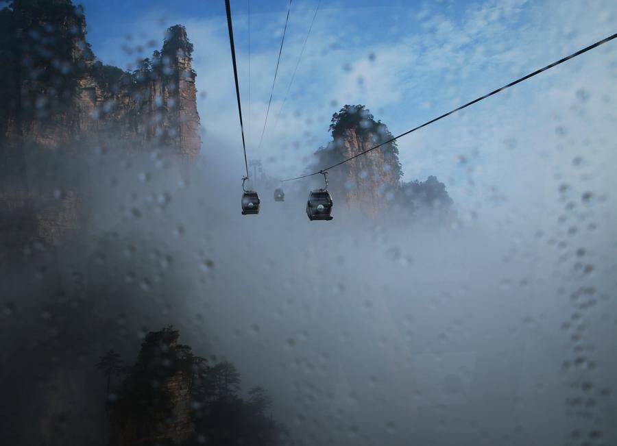 Paysages de brume à Zhangjiajie