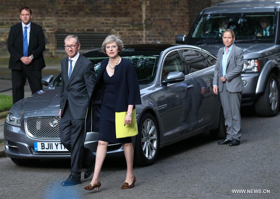 Royaume-Uni : Theresa May devient Première ministre après avoir été investie par la Reine à Buckingham Palace