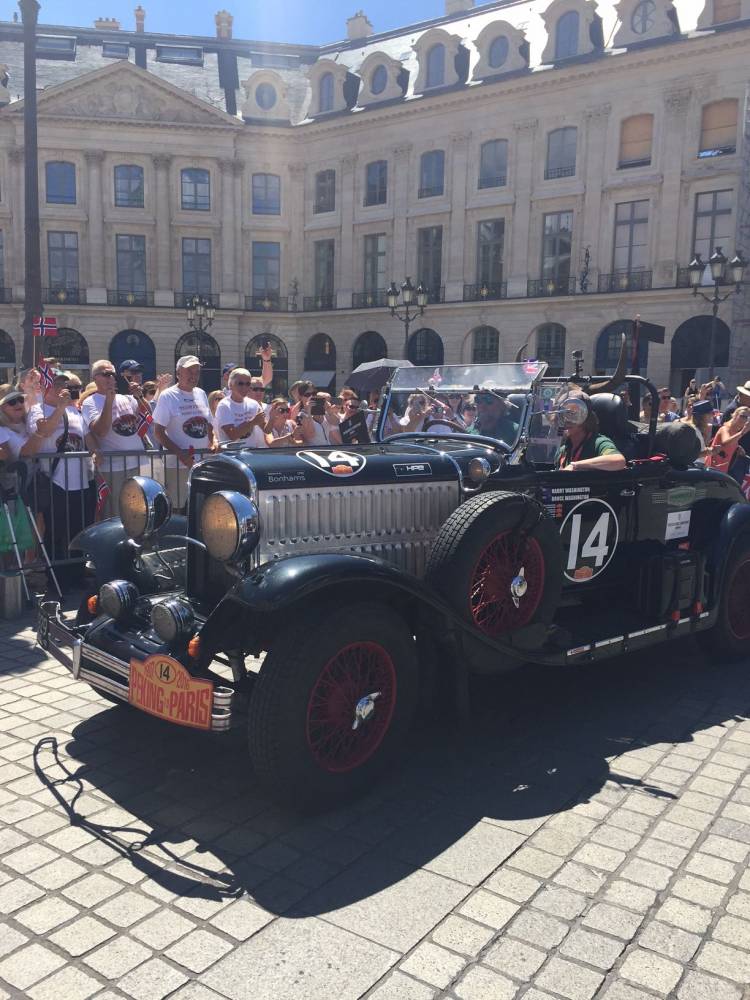 Le rallye Beijing-Paris est arrivé place Vend?me