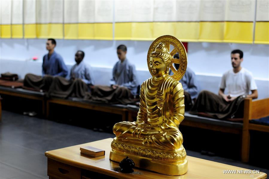 Des jeunes Africains au temple de Shaolin 