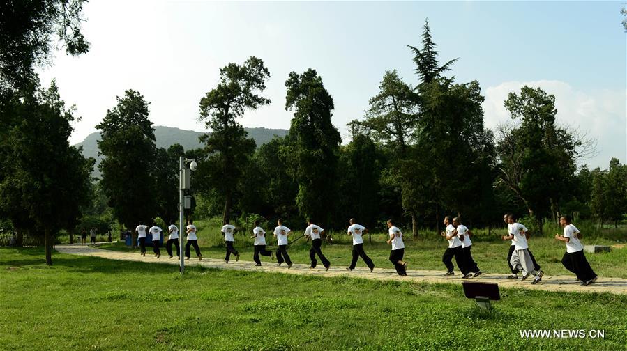 Des jeunes Africains au temple de Shaolin 