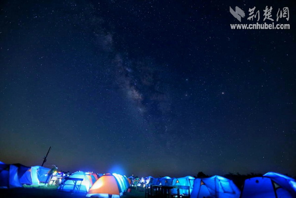 Le mont Jiugongshan et la tête dans les étoiles 