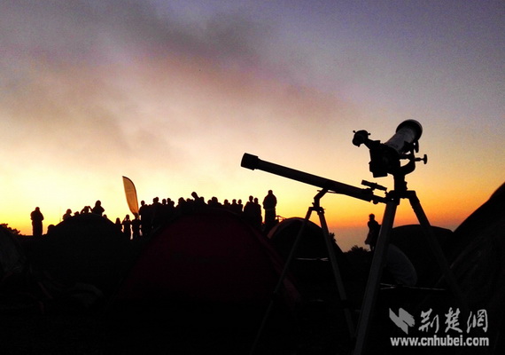 Le mont Jiugongshan et la tête dans les étoiles 