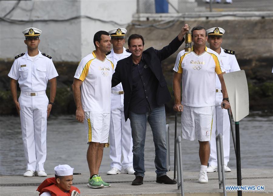 La flamme olympique arrive à Rio de Janeiro