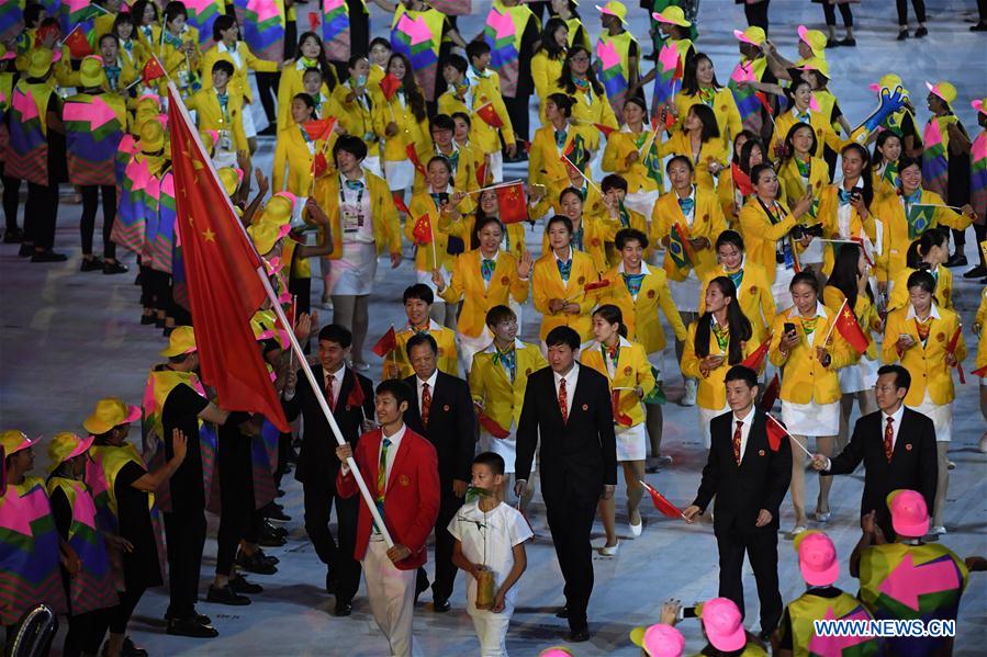 Jo de Rio : la Chine menée par l'escrimeur Lei Sheng défile à Maracana