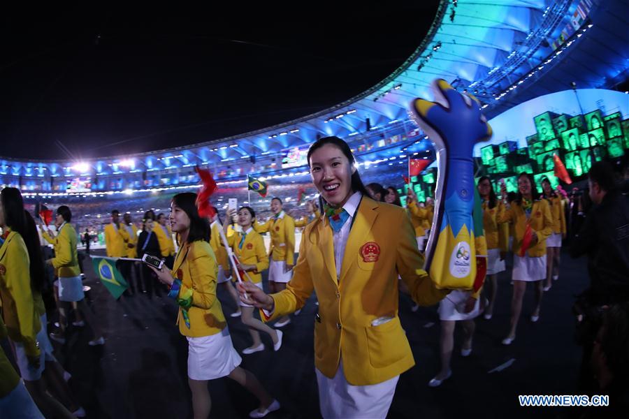 Jo de Rio : la Chine menée par l'escrimeur Lei Sheng défile à Maracana