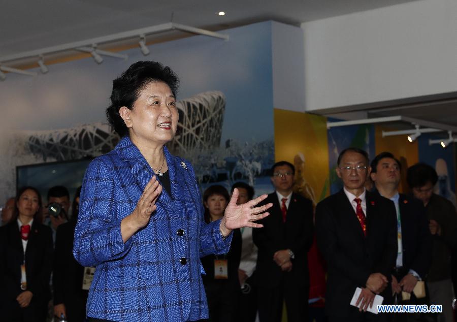 La vice-Première ministre chinoise Liu Yandong salue les médias avant les JO de Rio