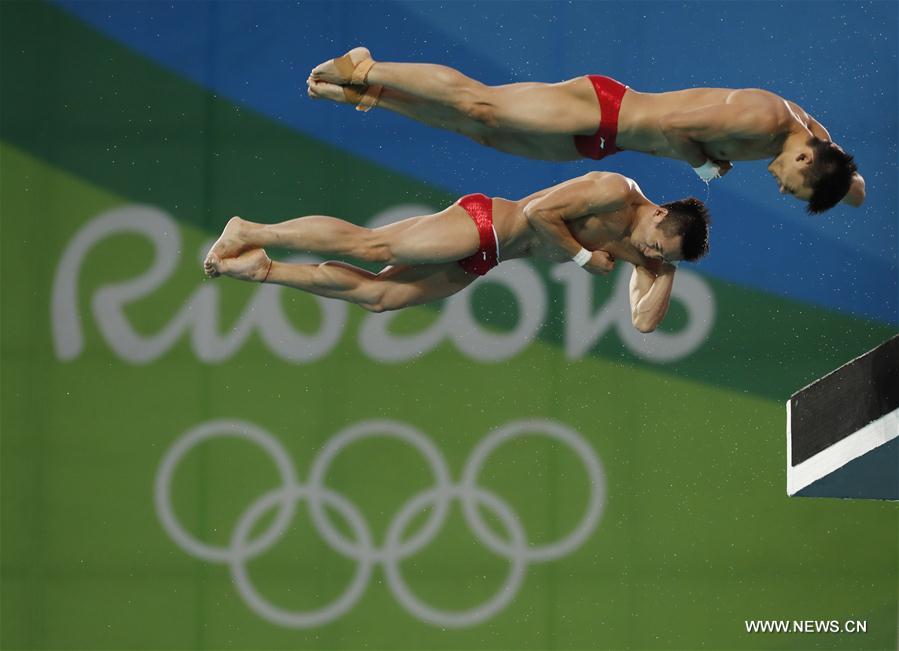 JO 2016/plongeon synchronisé 10m: les Chinois Chen Aisen et Lin Yue en or