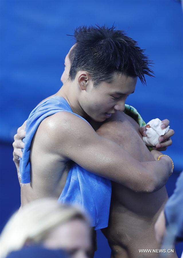 JO 2016/plongeon synchronisé 10m: les Chinois Chen Aisen et Lin Yue en or