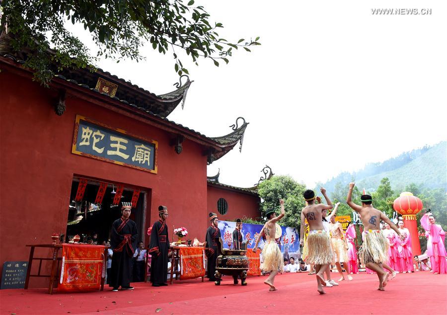 Cérémonie de culte du serpent dans la Province du Fujian