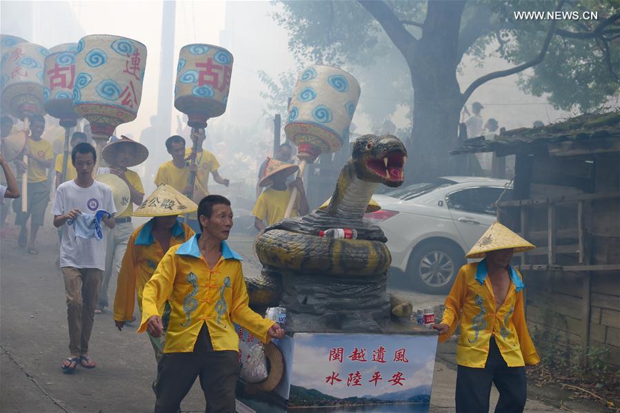 Cérémonie de culte du serpent dans la Province du Fujian