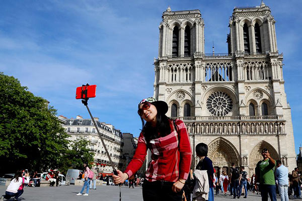 Les Chinois ont dépensé 226 milliards de dollars lors de leurs voyages à l'étranger, la moitié en achats