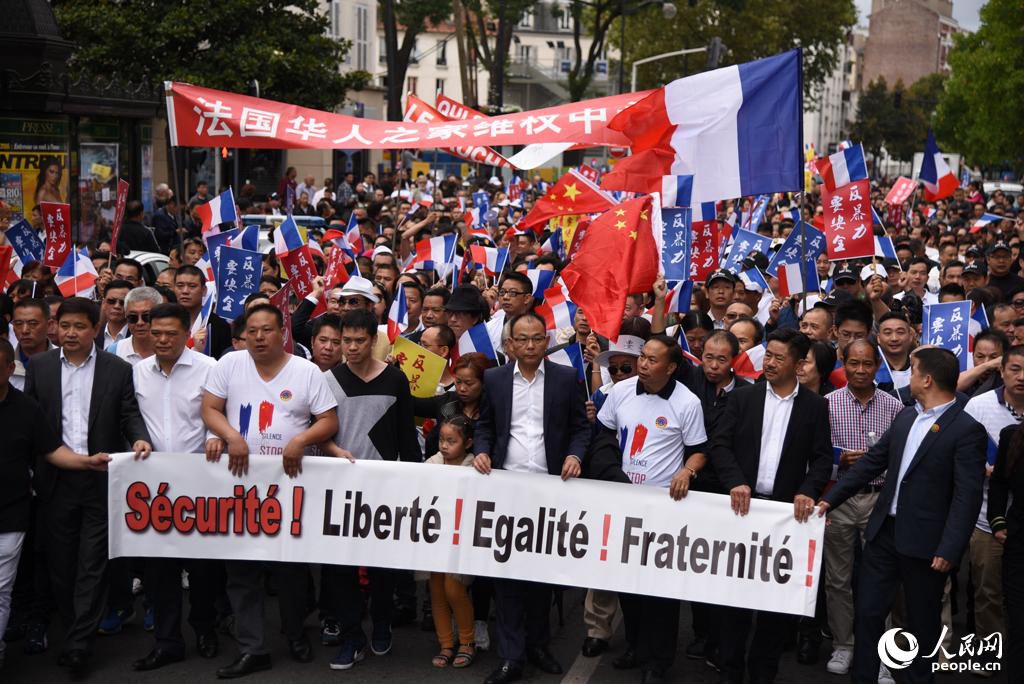 France : 2 000 Chinois défilent contre les agressions 