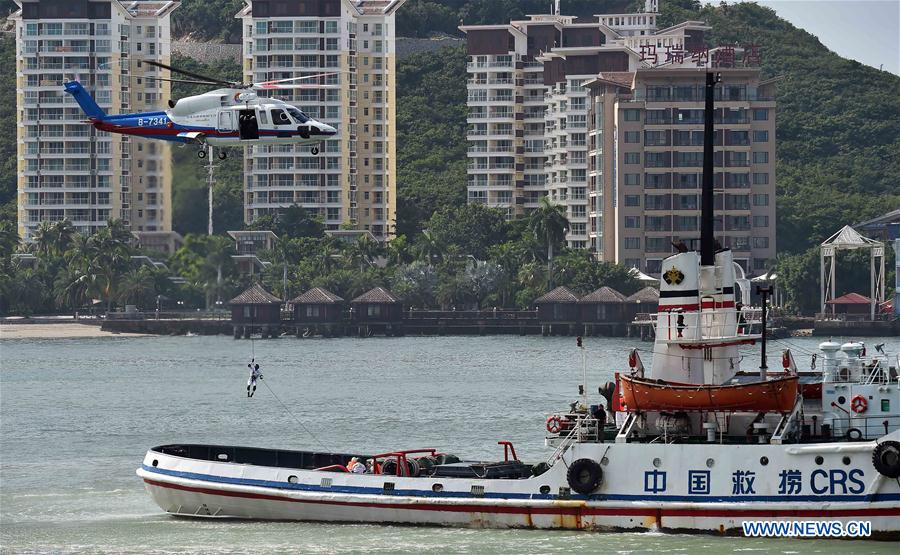 Exercice de sauvetage en mer à Sanya