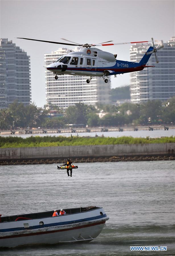 Exercice de sauvetage en mer à Sanya