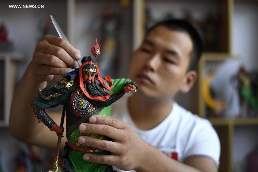 Un jeune patissier chinois se lance dans la sculpture de pate