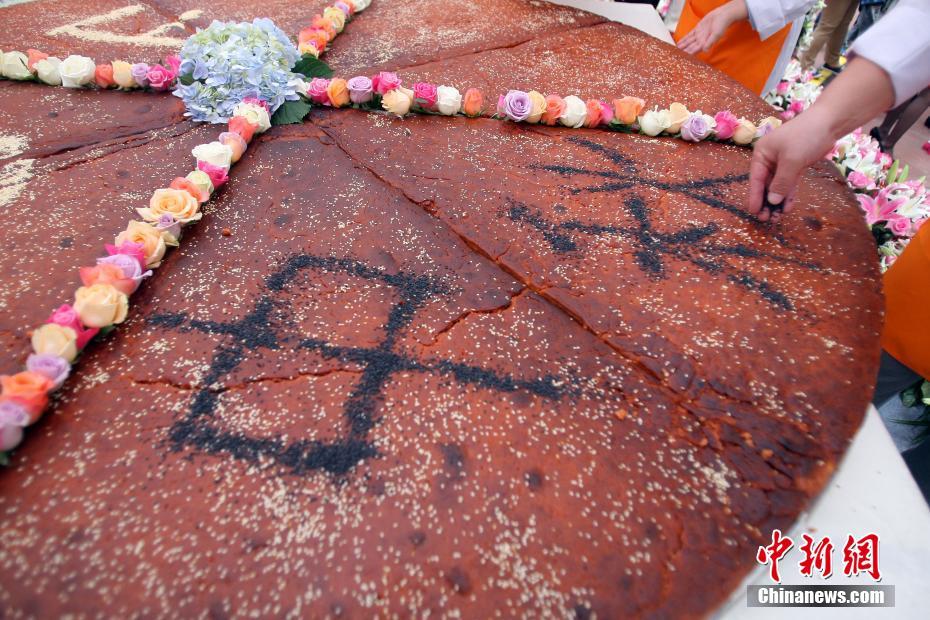 Un gateau de lune géant à Kunming