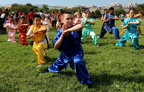 Enorme flash mob près de la Maison Blanche pour marquer la célébration de l'Année du tourisme Chine-états-Unis