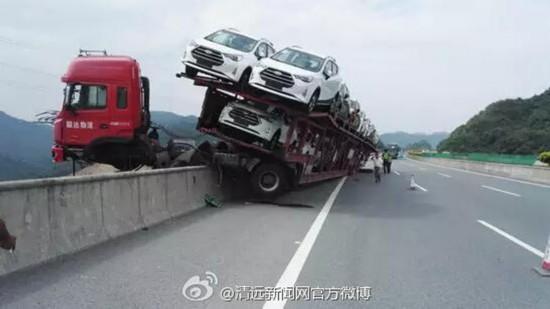 Spectaculaire accident d’un poids-lourd dans le Guangdong