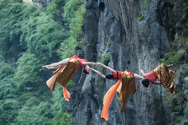 La danse sur des falaises