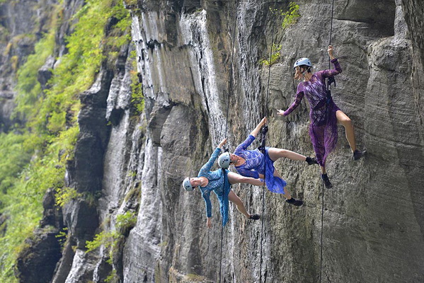 La danse sur des falaises