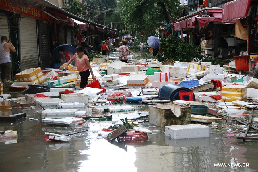 Le typhon Meranti touche terre dans l'est de la Chine