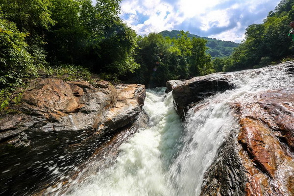 Le site naturel de Huangboyuan à Taibai : la beauté des paysages jusqu'à l'extrême