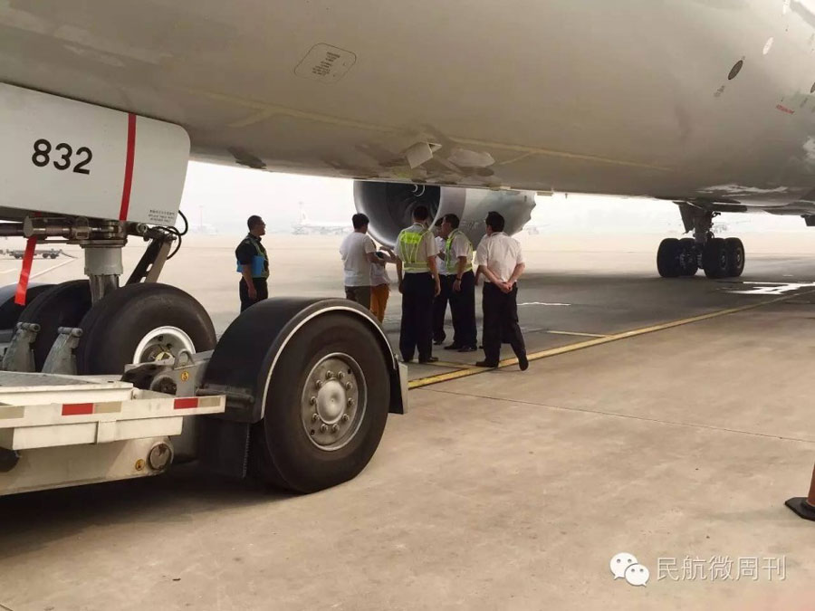 Un couple arrêté après avoir bloqué un avion en s'asseyant sur la piste à l'aéroport de Beijing