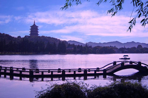 Hangzhou polit son image de ville qui mérite d'être visitée