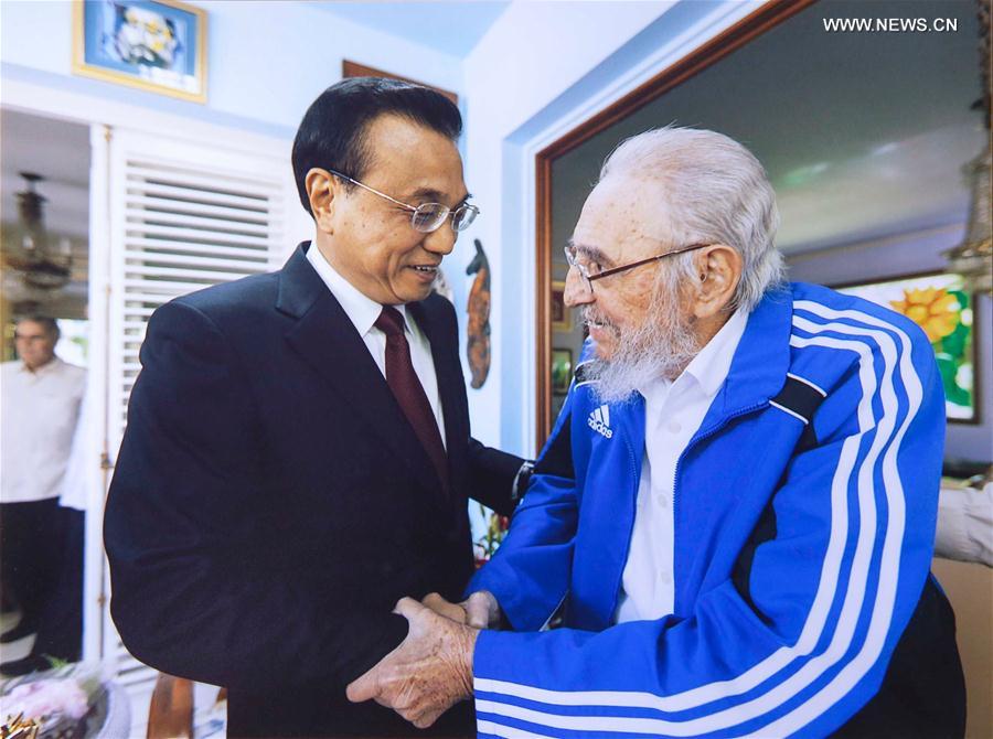 Le PM chinois rend visite au leader révolutionnaire cubain Fidel Castro