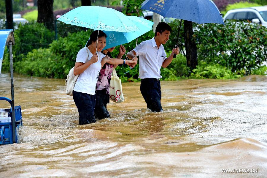 Le typhon Megi touche terre dans l'est de la Chine