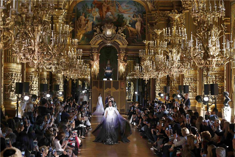 La créatrice de mode chinoise Xiong Ying brille à l’Opéra Garnier