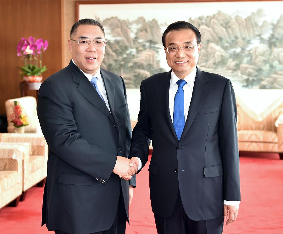 Li Keqiang rencontre le chef de l'exécutif de Macao