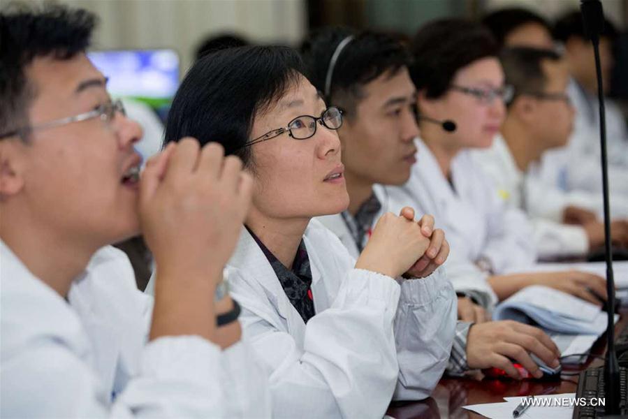 Le vaisseau spatial Shenzhou-11 s'amarre au laboratoire spatial Tiangong-2