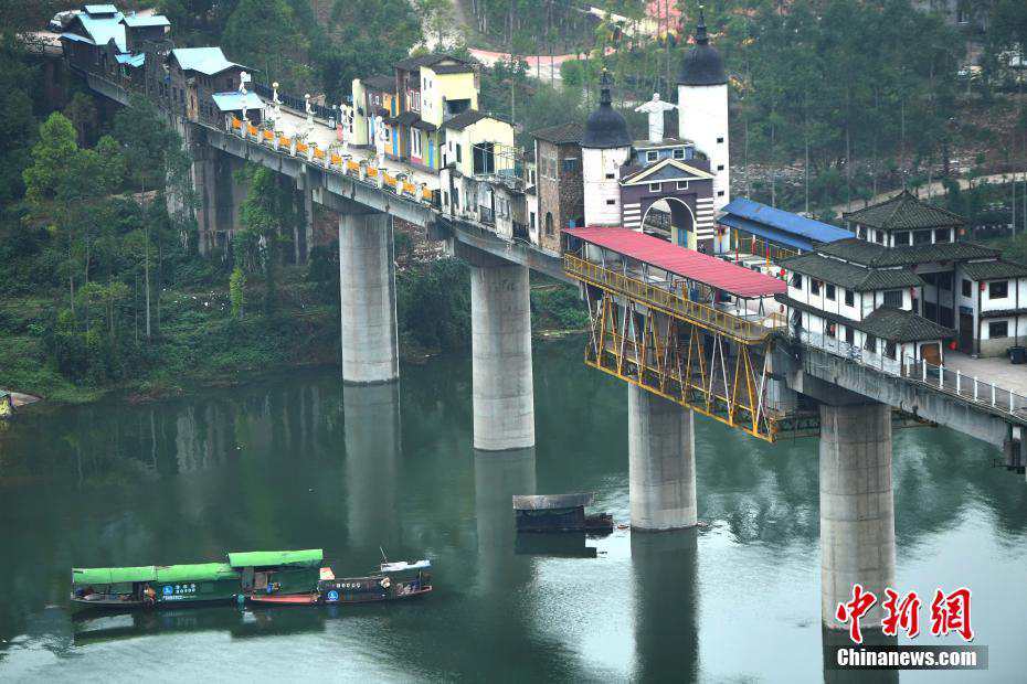 Chonqing : un pont aux multiples facettes