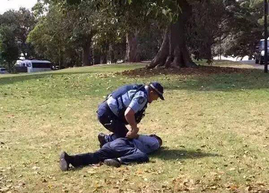 Sydney : deux touristes chinois arrêtés pour un pipi en ville