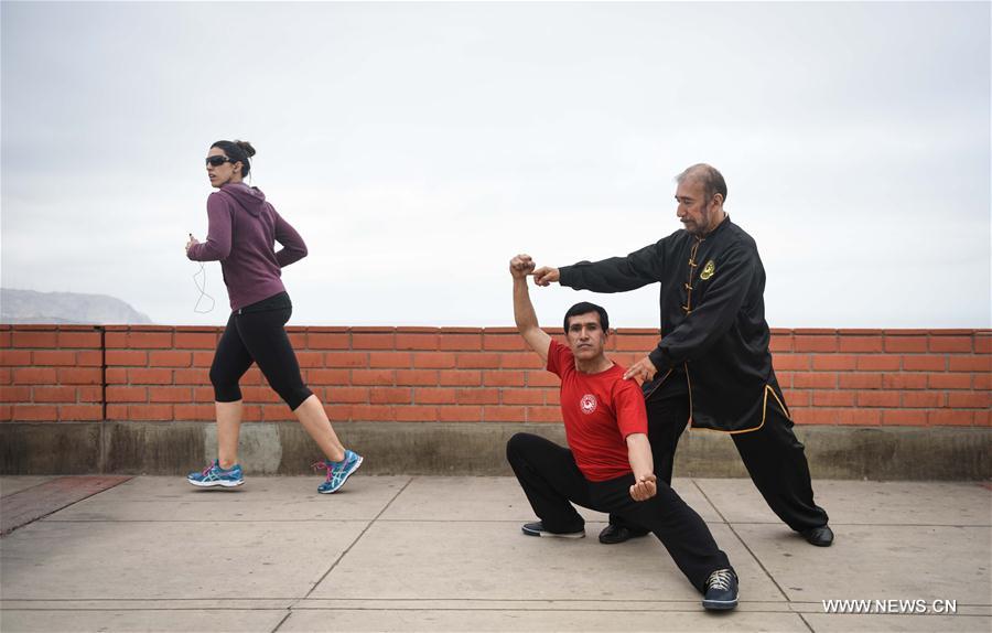 Pérou : cours de ta?chi à Lima