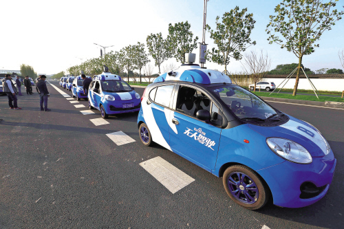 Les premières voitures chinoises sans conducteur à Wuzhen