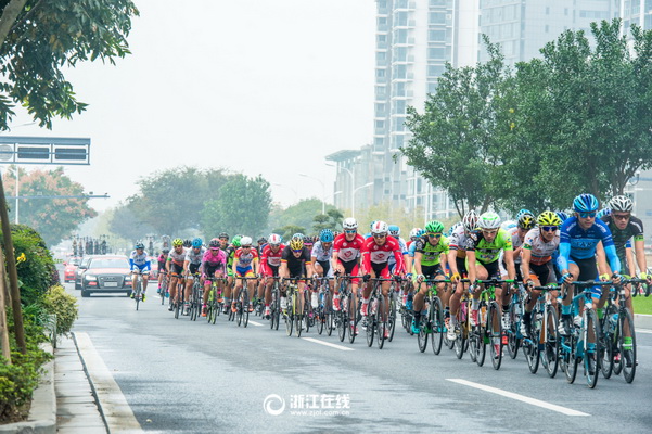 Cyclisme : 130 coureurs ont pris le départ du Tour de Taihu 