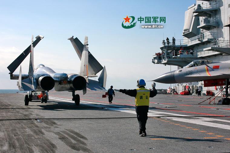 Exercices militaires sur le porte-avions Liaoning