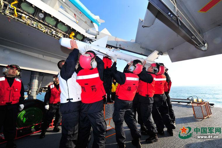 Exercices militaires sur le porte-avions Liaoning