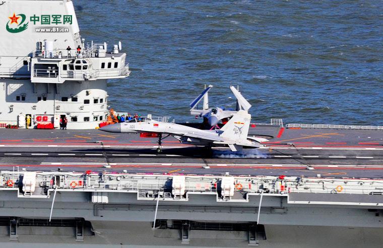 Exercices militaires sur le porte-avions Liaoning