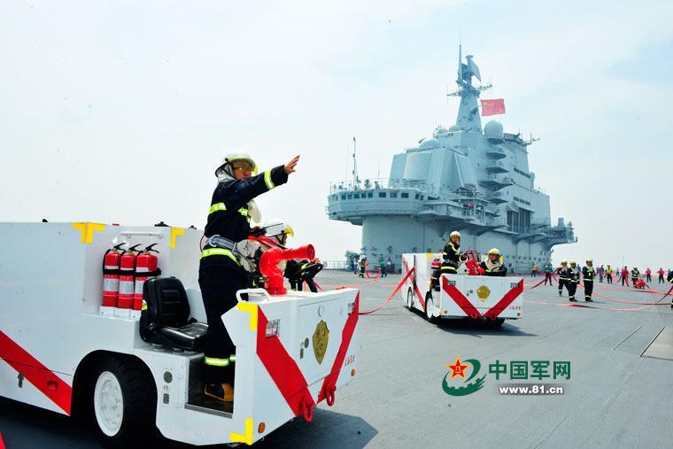 Exercices militaires sur le porte-avions Liaoning