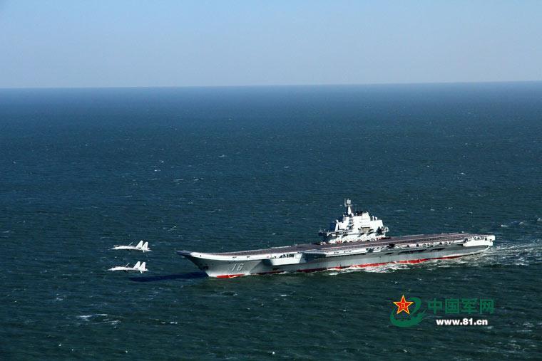 Exercices militaires sur le porte-avions Liaoning