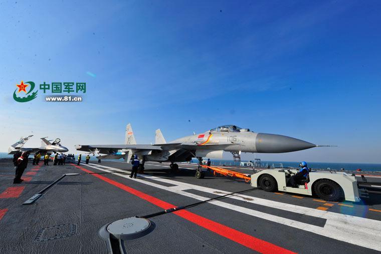 Exercices militaires sur le porte-avions Liaoning